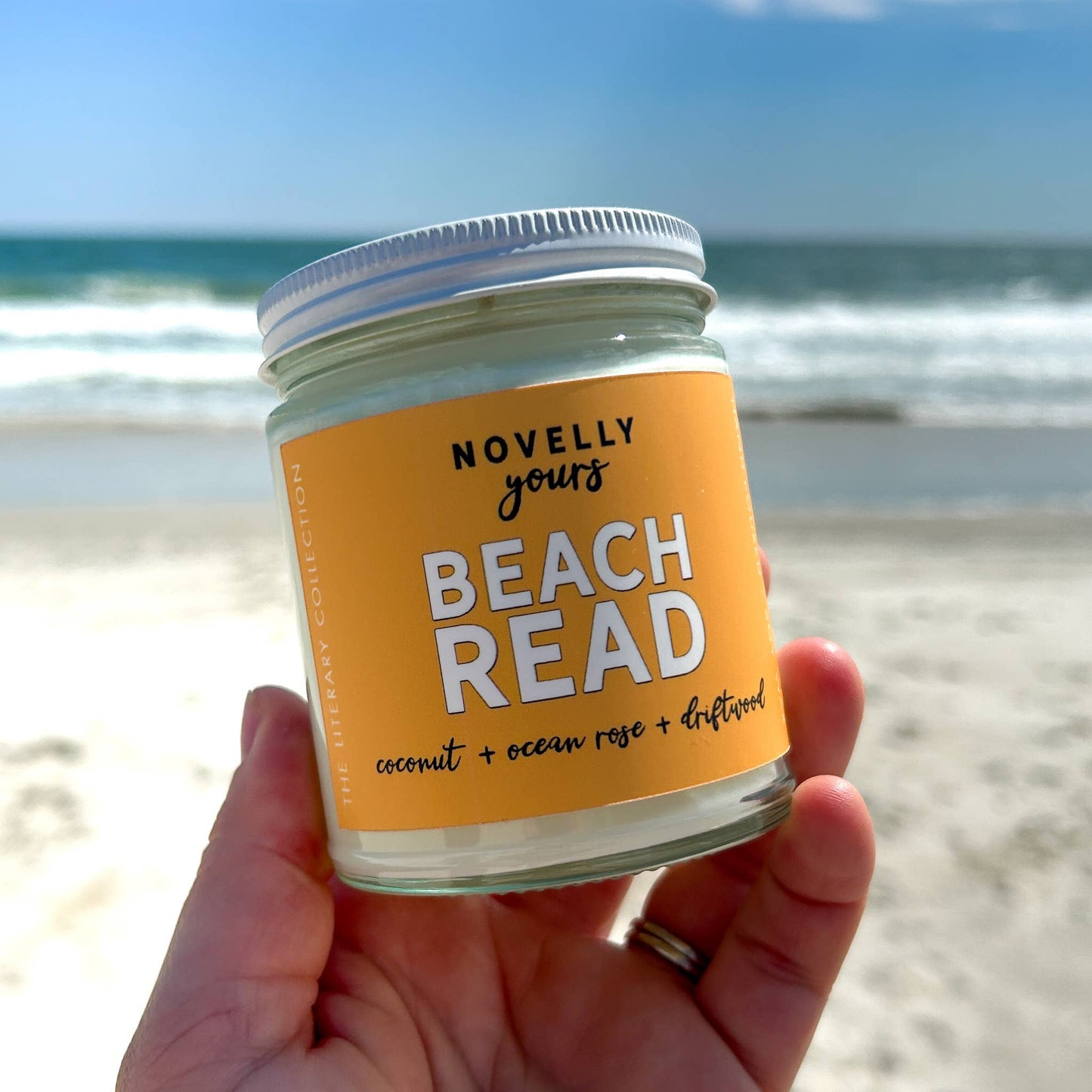 Beach Read candle | Beachy, summer scented fragrance