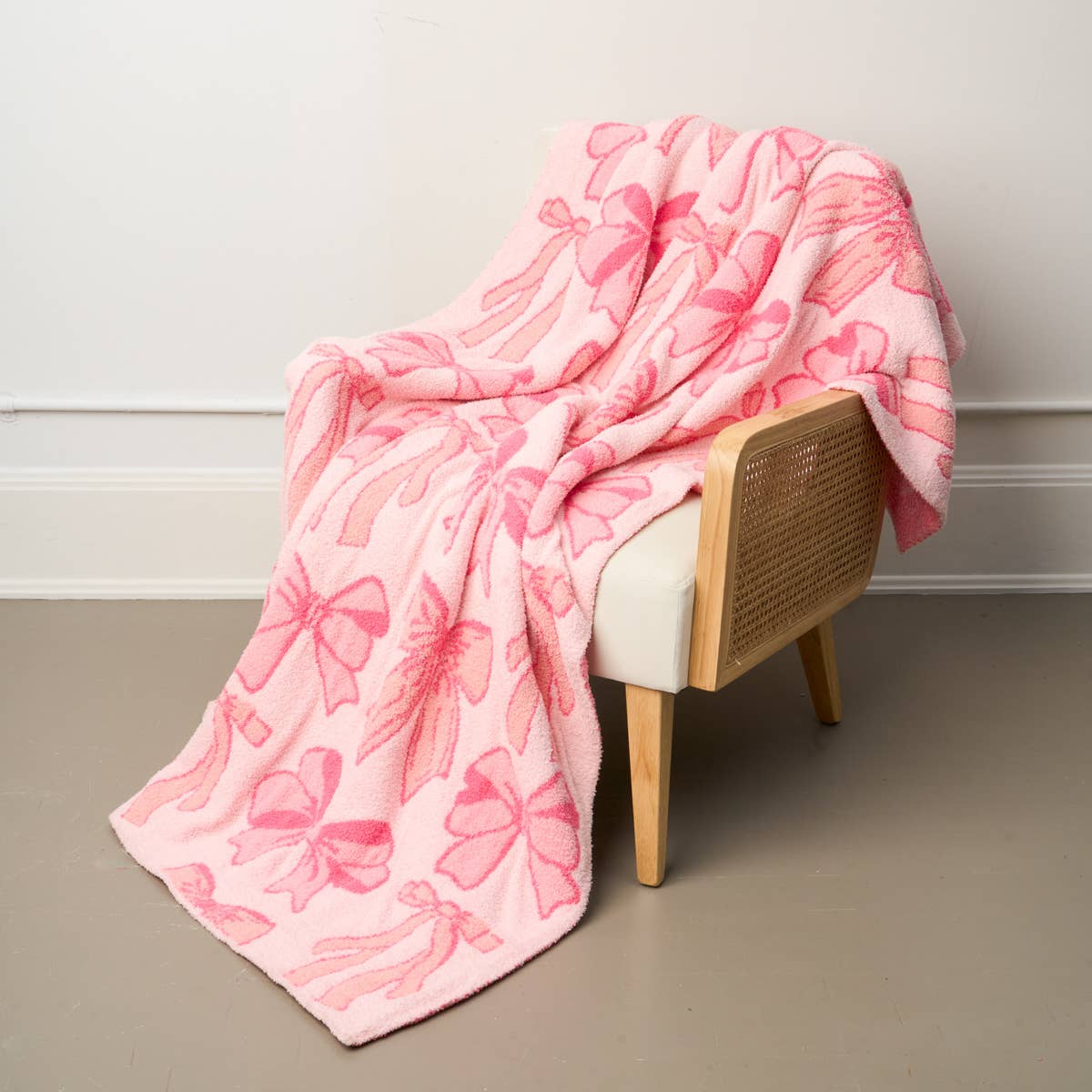 Cozy Dreams Luxe Blanket–Blushing Bows Pink