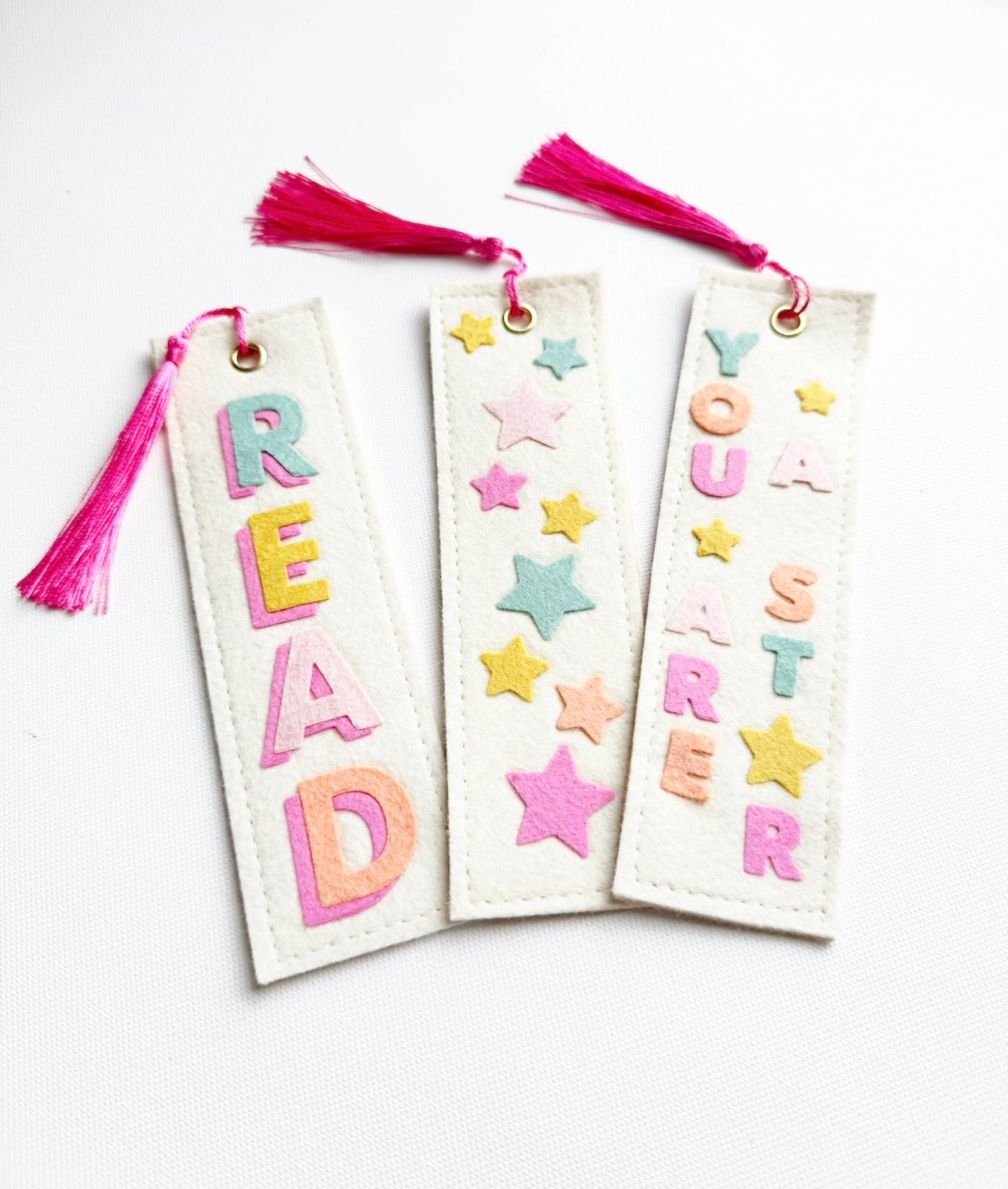 READ Bookmark Pink